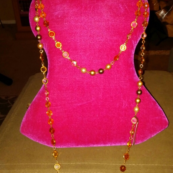 Long neclace. (Premier Design)