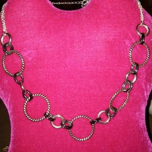 Link chain necklace. (Premier Design)