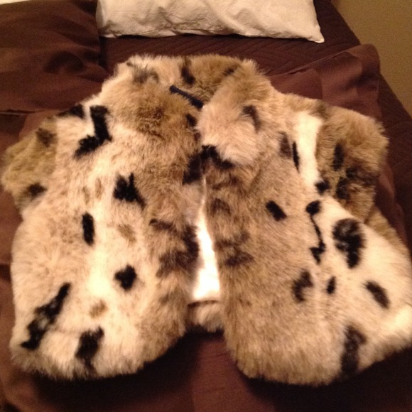 Toddler sleek short sleeve leopard jacket.