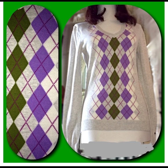 SOLD!!  HILFIGER V-NECK ARGYLE SWEATER SIZE XS