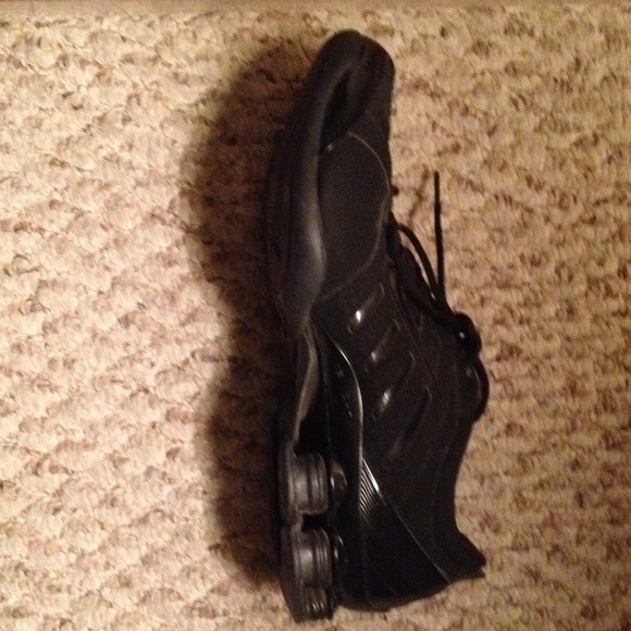 Women's 9.5 black nike shox REDUCED 1 HOUR ONLY📍