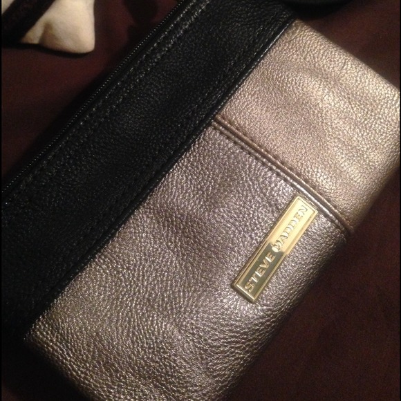 STEVE MADDEN WRISTLET