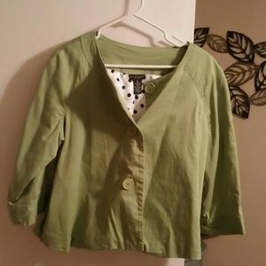 Super cute 3/4 length sleeve green jacket