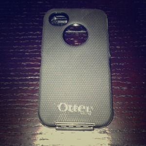 iPhone 4/4s otter-box defender case