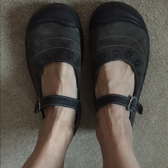 Keens Mary-Janes black flowers