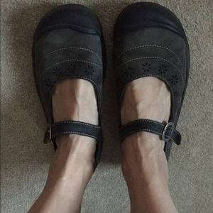 Keens Mary-Janes black flowers