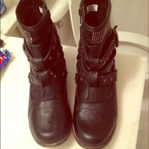 Black cool boots