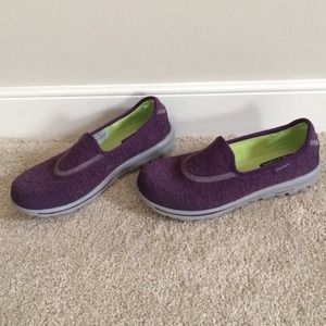 On HOLD! Skecher GO walk slip ons! WIDE!