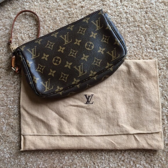 (SOLD) AUTHENTIC LOUIS VUITTON POCHETTE