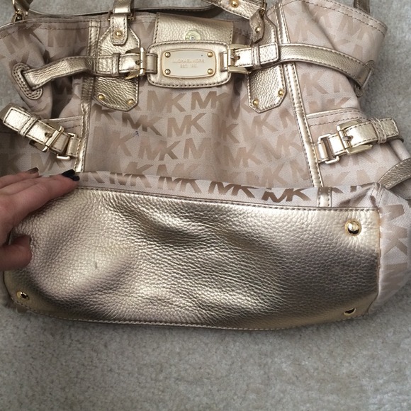 🔴SOLD Michael kors gold metallic tote - Picture 3 of 4