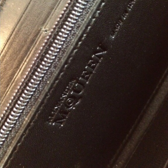 🎉BLACK FRIDAY REDUCED Alexander McQueen wallet - Picture 2 of 4
