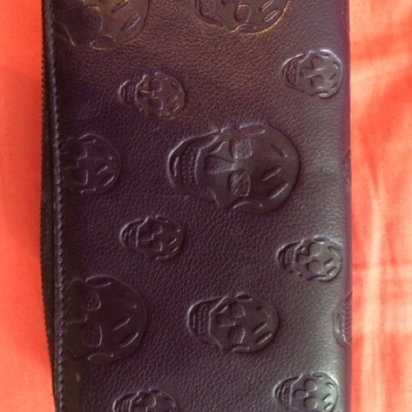 🎉BLACK FRIDAY REDUCED Alexander McQueen wallet - Picture 4 of 4