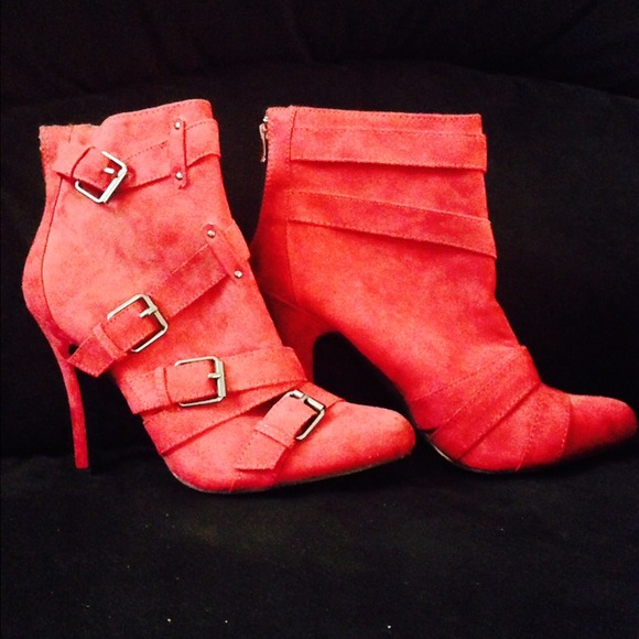 Brand new Charlotte Russe boots! Size 9 must sale!