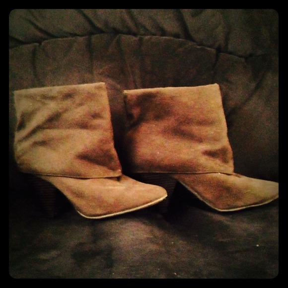 brown Glo boots! Size 8! Gently used. Must sale!
