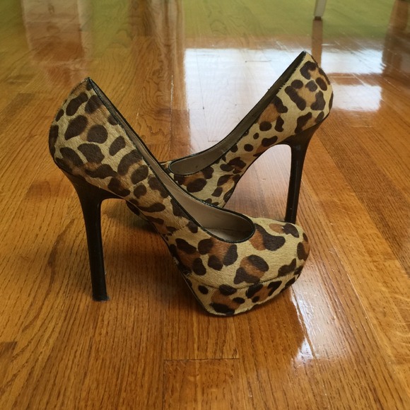 Steve Madden pony hair leopard leather pumps