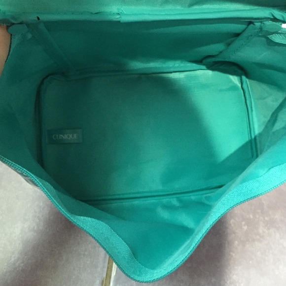 Clinique Makeup Bag - Picture 3 of 4