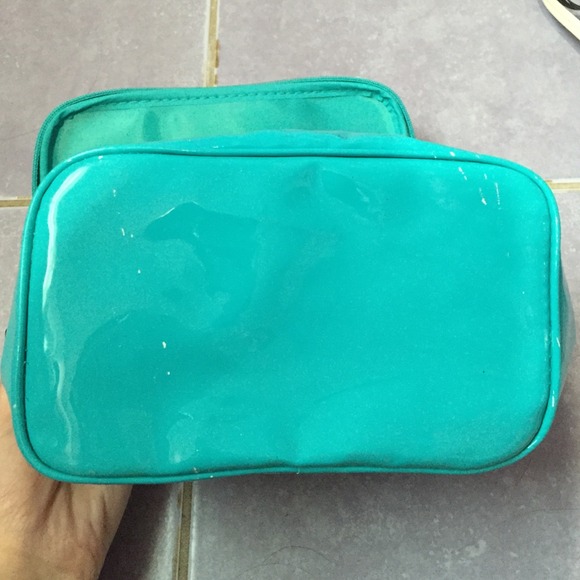 Clinique Makeup Bag - Picture 4 of 4