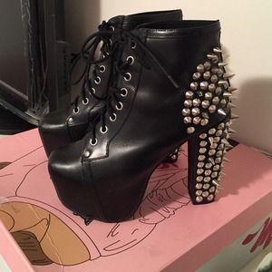 Spiked Litas black leather