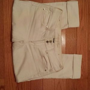 White jean capri