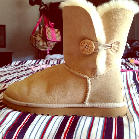 UGG Shoes - Sand Bailey ugg boots