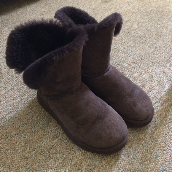 Chocolate brown bailey button uggs