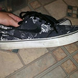 Nike janoski floral print black and white