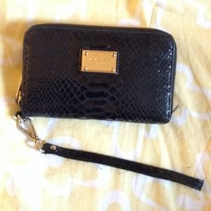 ⭐️MICHAEL KORS WRISTLET⭐️