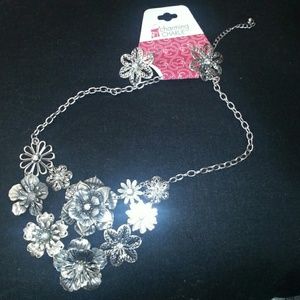 Beautiful necklace and earrings set