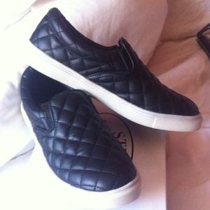 "Eclectic" Steve Madden slip ons