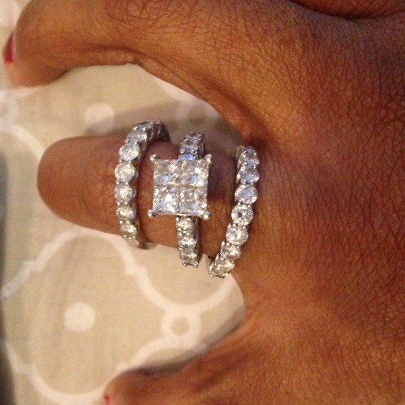 4 carat wedding set...size 6 - Picture 2 of 4