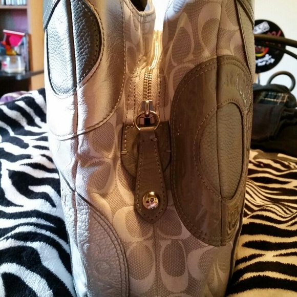 *SOLD* Signature Pieced Patchwork Maggie Hobo - Picture 3 of 4