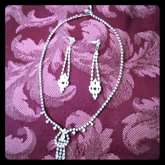 Vintage Rhinestone  Set necklace & Earrings.