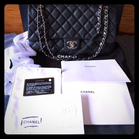 Sold locally-10000% authentic easy caviar Chanel - Picture 1 of 4