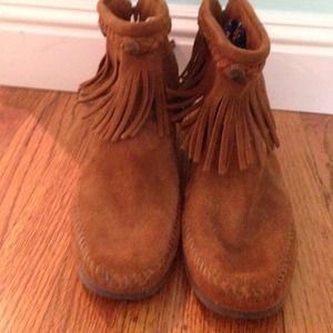 Minnetoka moccasin booties