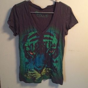 🌟SALE!🌟 Nollie V-neck tshirt