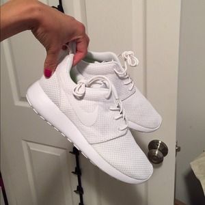 All white Nike ID roshes