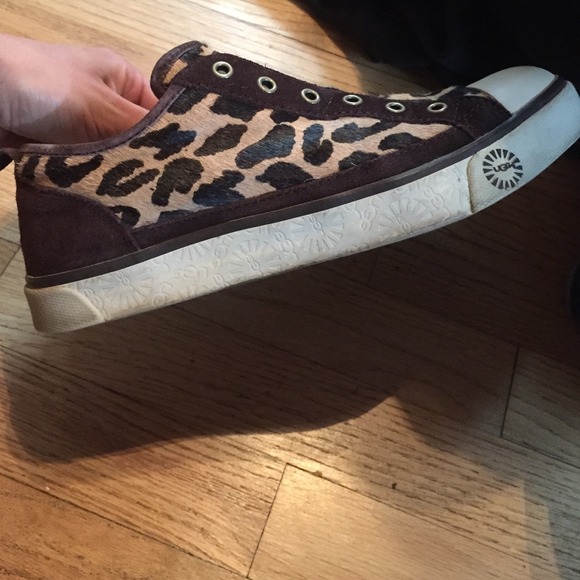 Leopard ugg sneakers size 7 1/2 - Picture 3 of 4