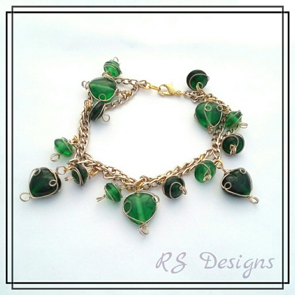 Emerald Green & Gold Charm Bracelet - Picture 2 of 3