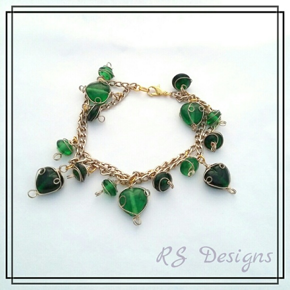 Emerald Green & Gold Charm Bracelet - Picture 3 of 3