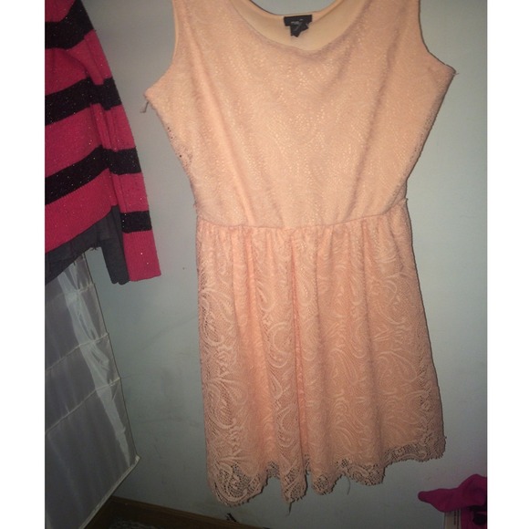 Light pink lace dress - Picture 1 of 3