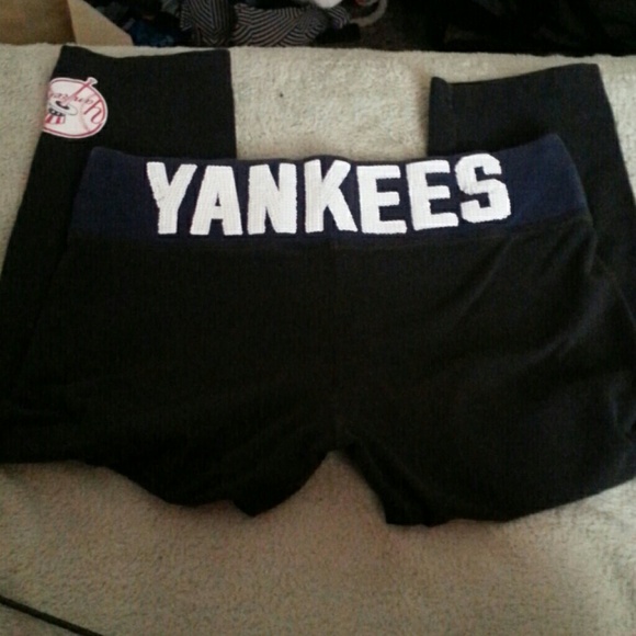 Victoria's secret NY Yankees crop yoga pants