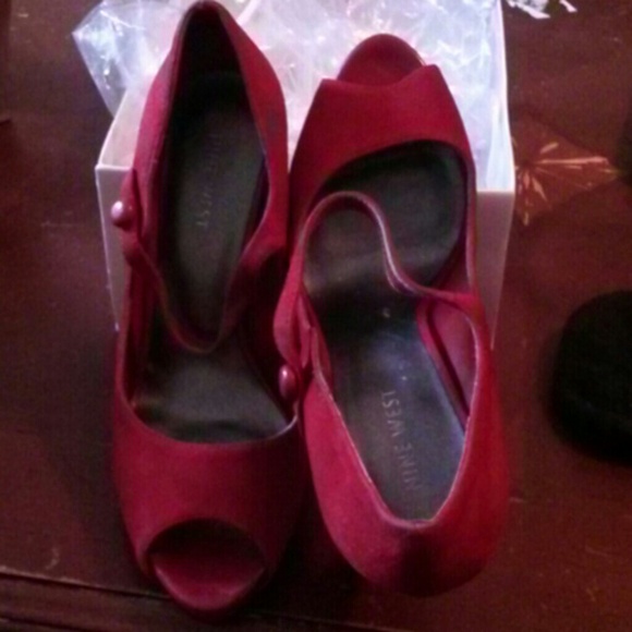 Nine West Luminous Red Suede Size 7