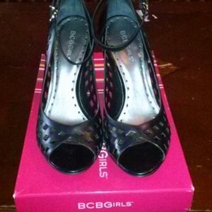 BCBG GIRLS SIZE 7 VACCHETTA HEELS