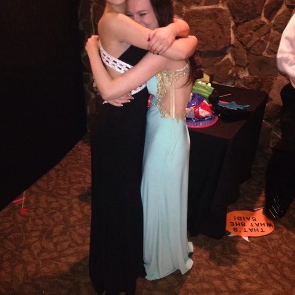 SHERRI HILL PROM DRESS - Picture 4 of 4