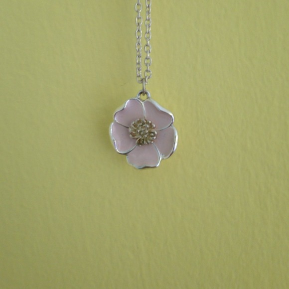 Flower Necklace - Picture 1 of 3