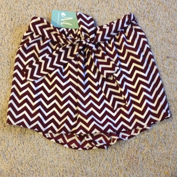 Garnet and white chevron shorts size medium