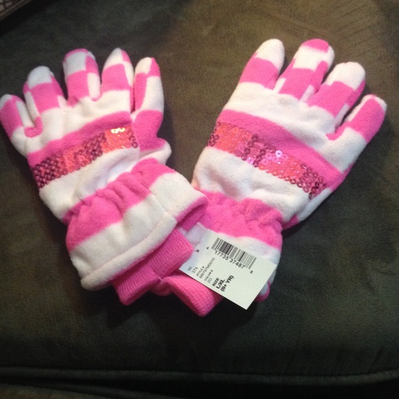 Girls gloves.