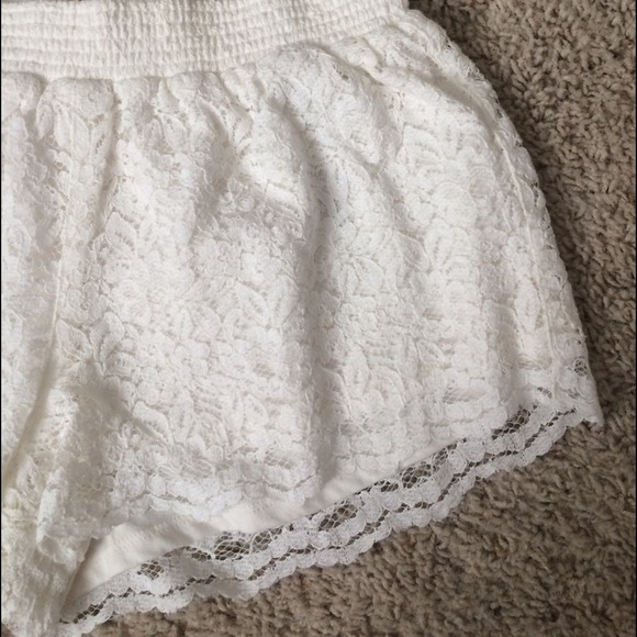 White Lace Shorts - Picture 2 of 3
