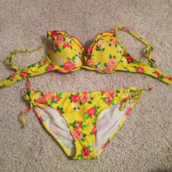 Xhilaration Other - Yellow flowered bikini set