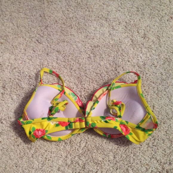 Yellow flowered bikini set - Picture 4 of 4
